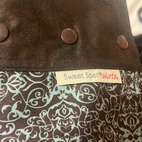 Sweet spot reversible skirt adjustable waist good for running - Picture 4 of 4